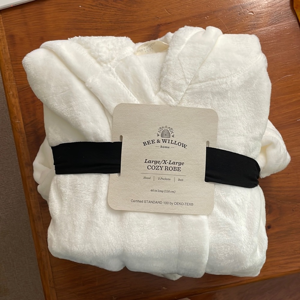 NWOT Bee & Willow Cozy Robe
